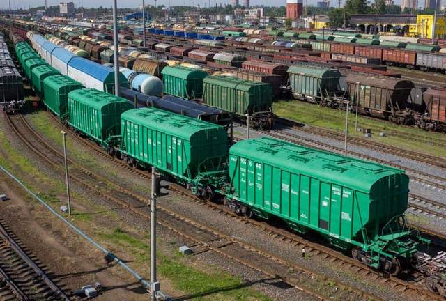"Золота" логістика: чому фермери зупинили продаж зерна та що буде з цінами