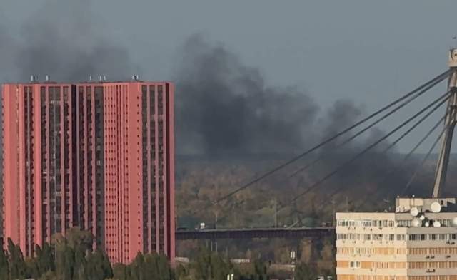 Поблизу Північного мосту у Києві задимлення: у КМДА розповіли про ситуацію