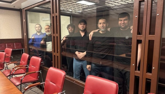 У Росії шістьох кримських татар засудили до 15-19 років ув’язнення