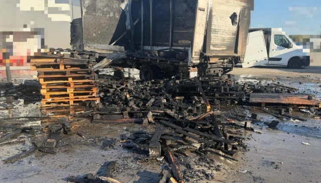У Софіївській Борщагівці дрон влучив між складами, троє постраждалих