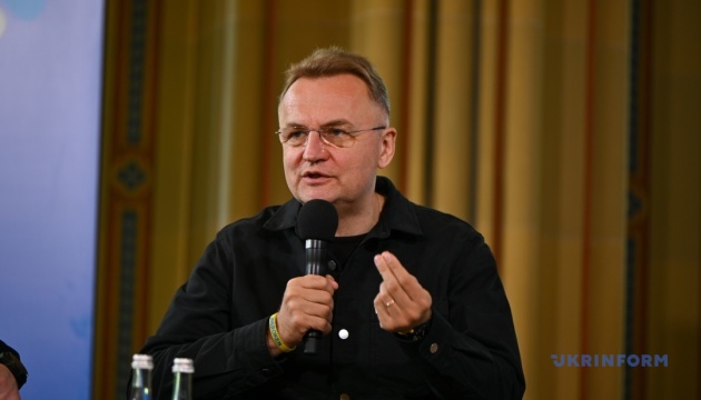 Садовий: Казначейство заблокувало платежі - у Львові двірники звільняються через затримки зарплати