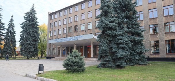 Росія атакувала національний університет: «прилетіло» просто в корпус, є поранені